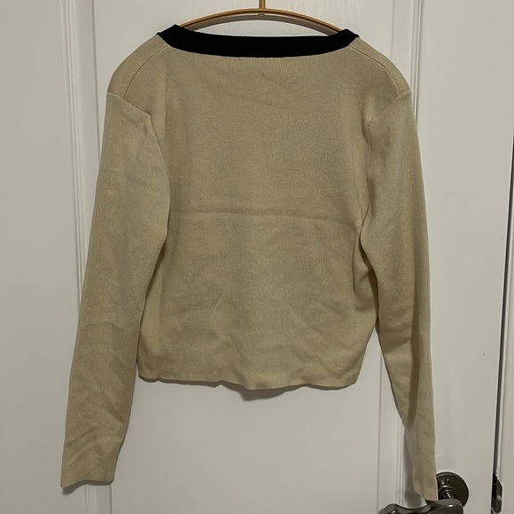 Female sweater - Picture 2 of 4